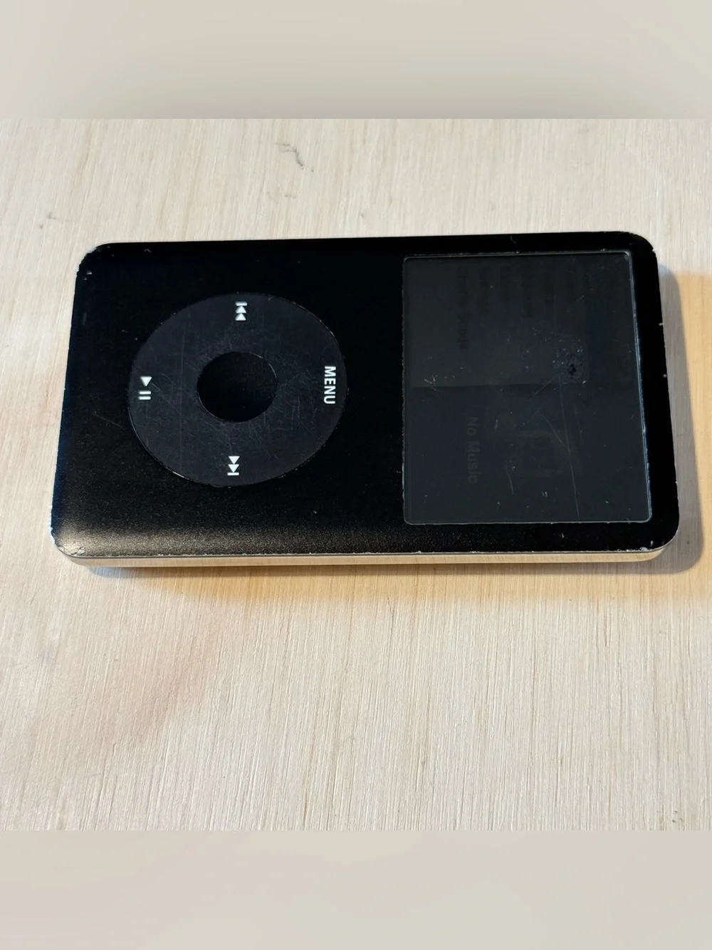 iPod Model:A1238 6ThGen 80GB Turns On Bad Hard Drive Parts/Repair Only Read Blw